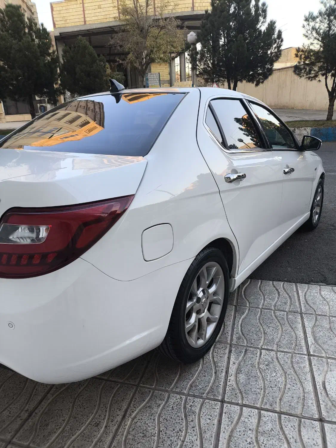 دنا پلاس اتوماتیک مدل 403|خودرو سواری و وانت|میانه, |دیوار