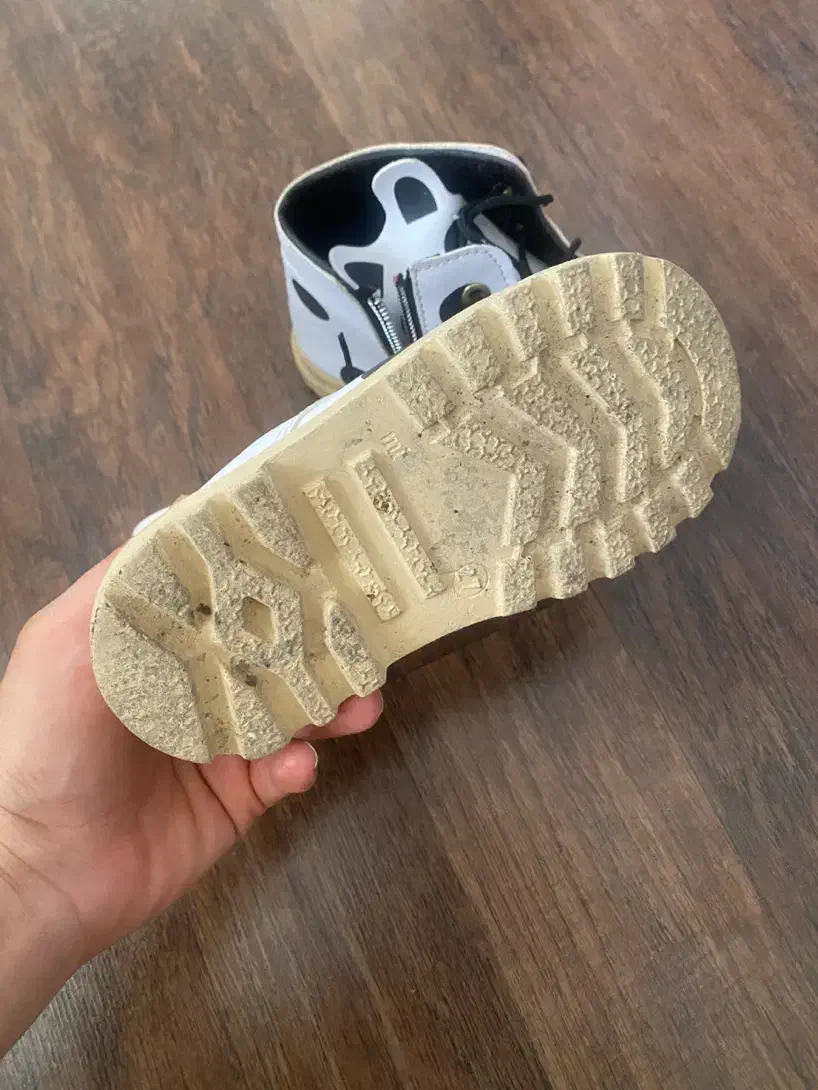 بوت بچگانه|کفش و لباس بچه|دماوند, گیلاوند|دیوار