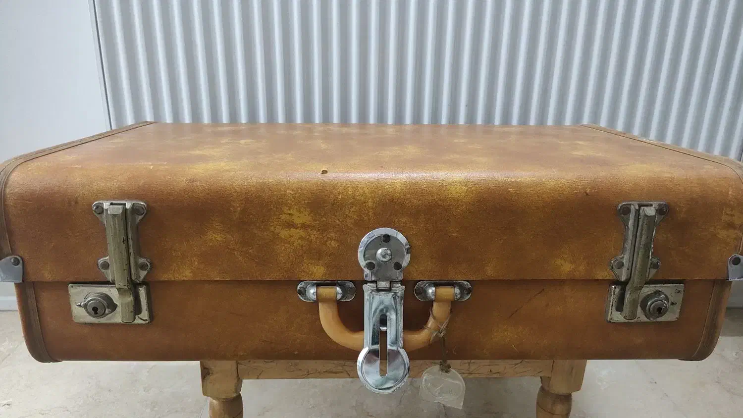 چمدان بسیار قدیمی کار خاص کشتی چوبی باکس لباس|کلکسیون اشیاء عتیقه|قم, انسجام|دیوار