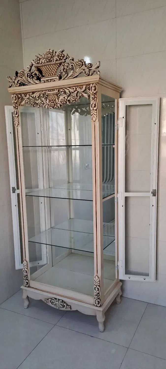 ویترین بلند کاملا سالم نو نو|بوفه، ویترین، کنسول|شهرکرد, |دیوار