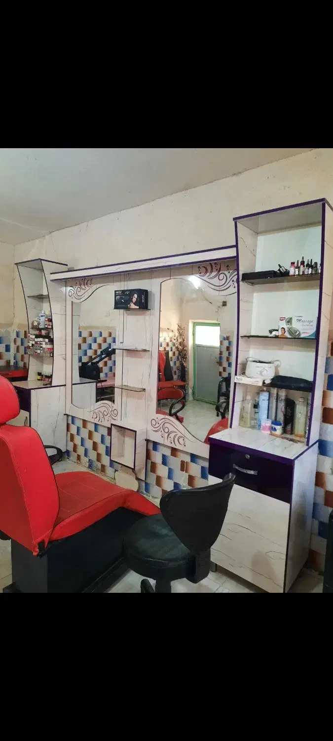 آینه کنسول آرایشگاهی بفروش میرسد|آرایشگاه و سالن‌های زیبایی|پارس‌آباد, |دیوار