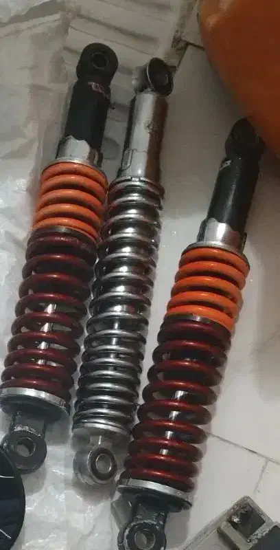 یک عدد کمک فنر هندا یک جفت آینه و باطری هندا|قطعات یدکی و لوازم جانبی|محمدشهر, علی آباد گونه|دیوار