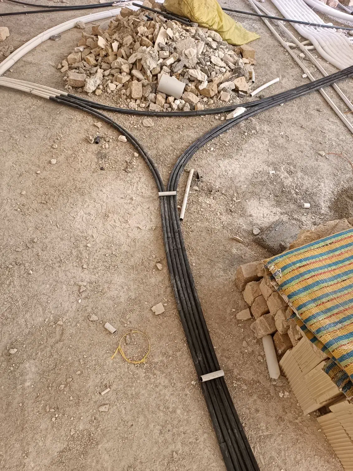 برقکار. برقکش. برق کار .برق کش|خدمات پیشه و مهارت|همدان, |دیوار