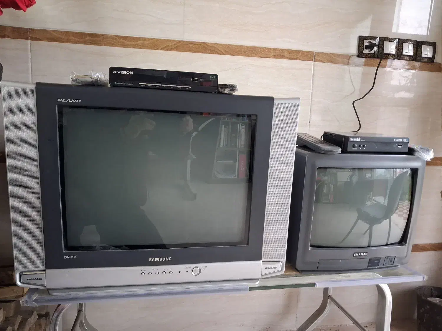 ۲ عدد تلویزیون و۲ عدد گیرنده دیجیتال|تلویزیون و پروژکتور|لنگرود, |دیوار