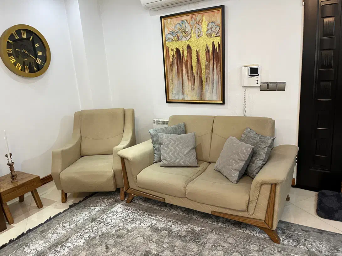 مبل ۷نفره و مبل میزبان ۲عدد به همراه جلو مبلی|مبلمان خانگی و میز عسلی|سرخرود, |دیوار