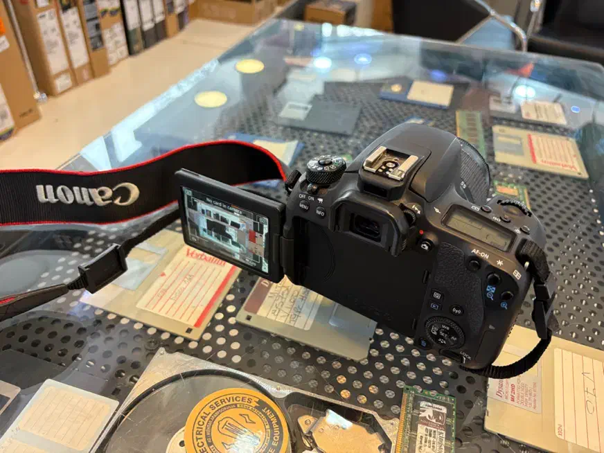 دوربین کنون 77d در حد نو|دوربین عکاسی و فیلم‌برداری|کرمان, |دیوار