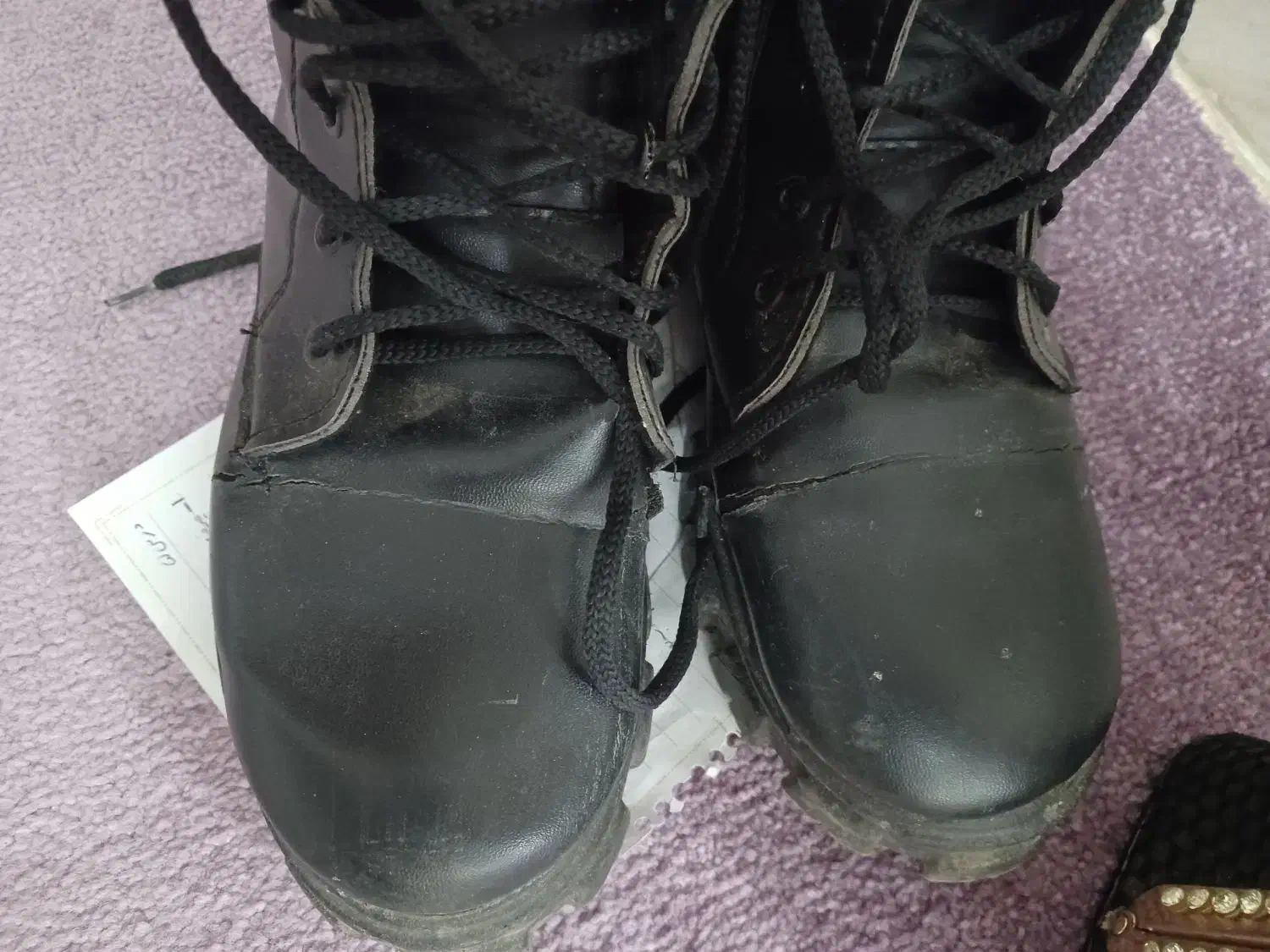 کیف‌وکفش|کیف، کفش، کمربند|نیشابور, مدرس|دیوار