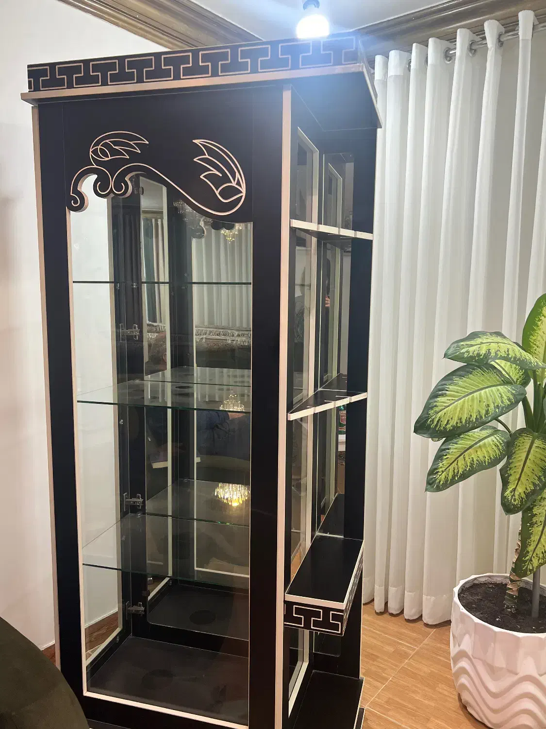 ویترین سالم|بوفه، ویترین، کنسول|رشت, آب آسیاب|دیوار