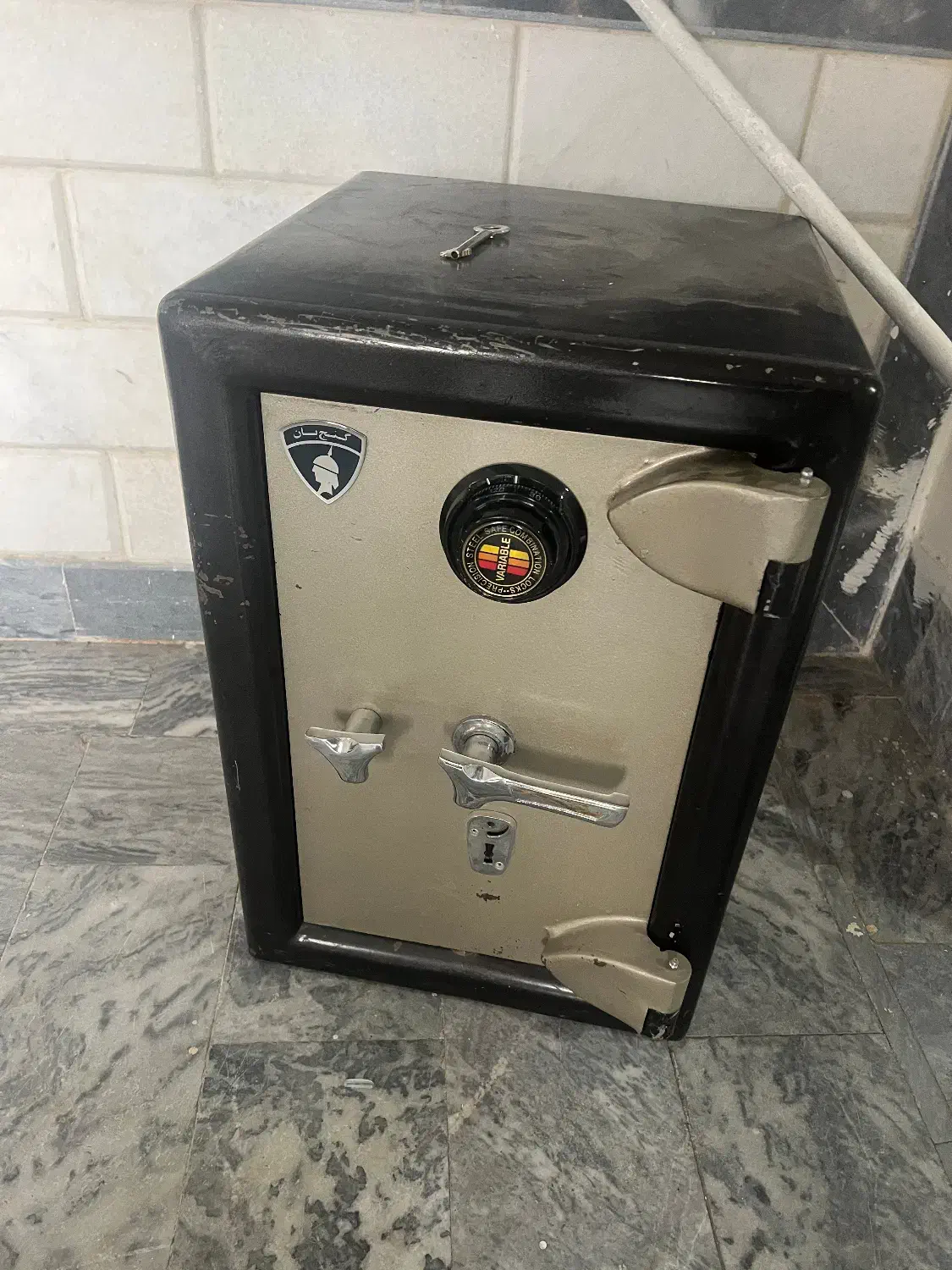 گاو صندوق|ابزارآلات|سنندج, |دیوار