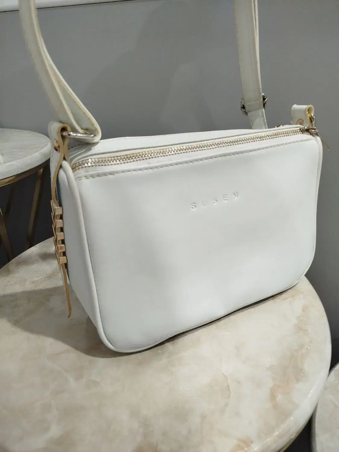 کیف|کیف، کفش، کمربند|الوند, |دیوار