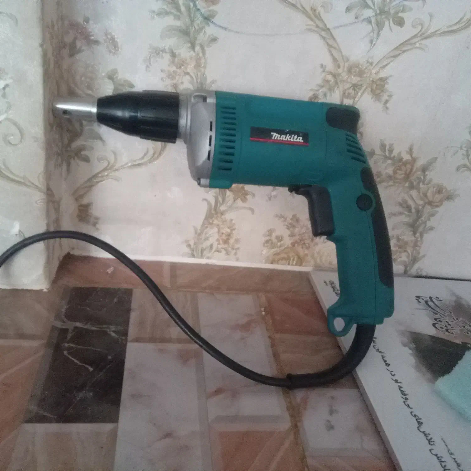 دلر|ابزارآلات|مشهد, شهید آوینی|دیوار