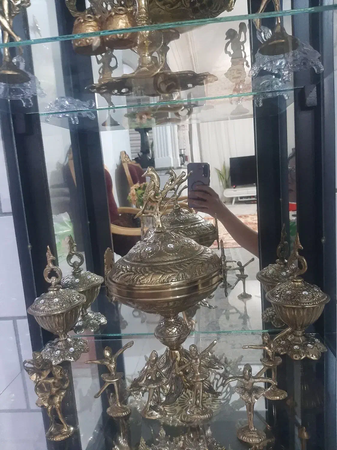 وسایل پذیرایی کامل جنس برنجی|کلکسیون اشیاء عتیقه|اراک, |دیوار