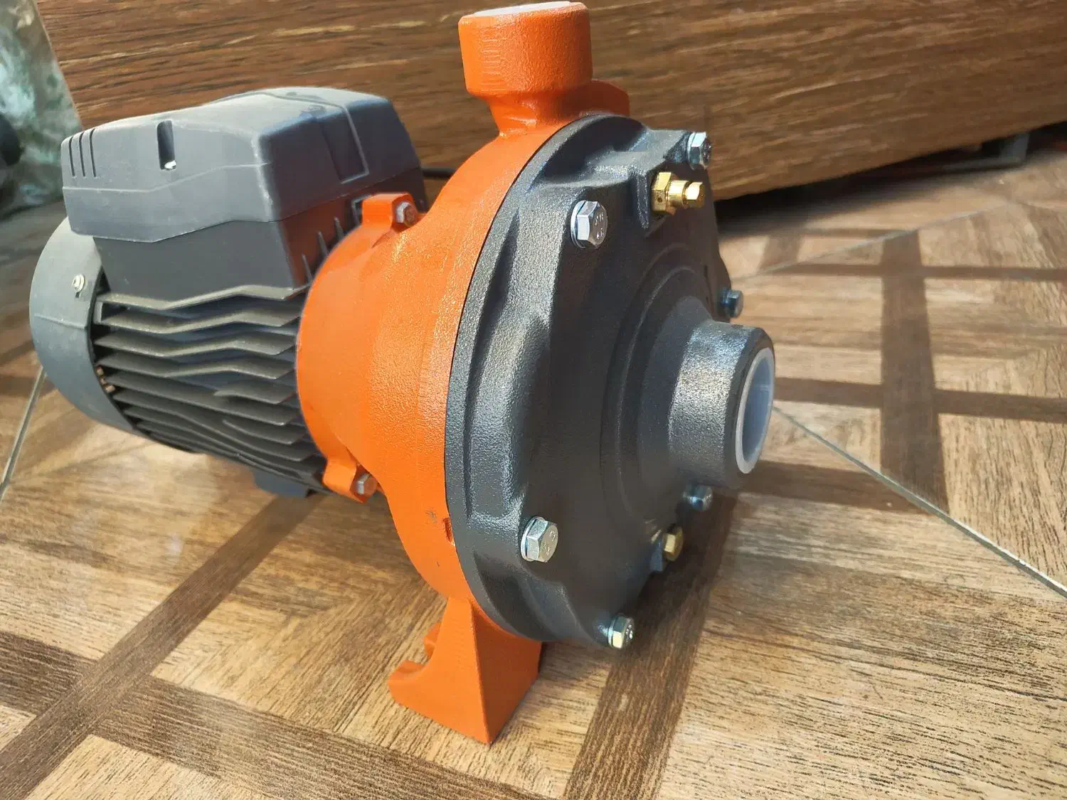 پمپ ۲ اسب ۲ پروانه لئو|مصالح و تجهیزات ساختمان|تهران, مشیریه|دیوار