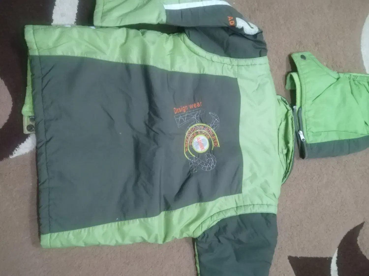 کاپشن|کفش و لباس بچه|قدس, شهر‌قدس|دیوار