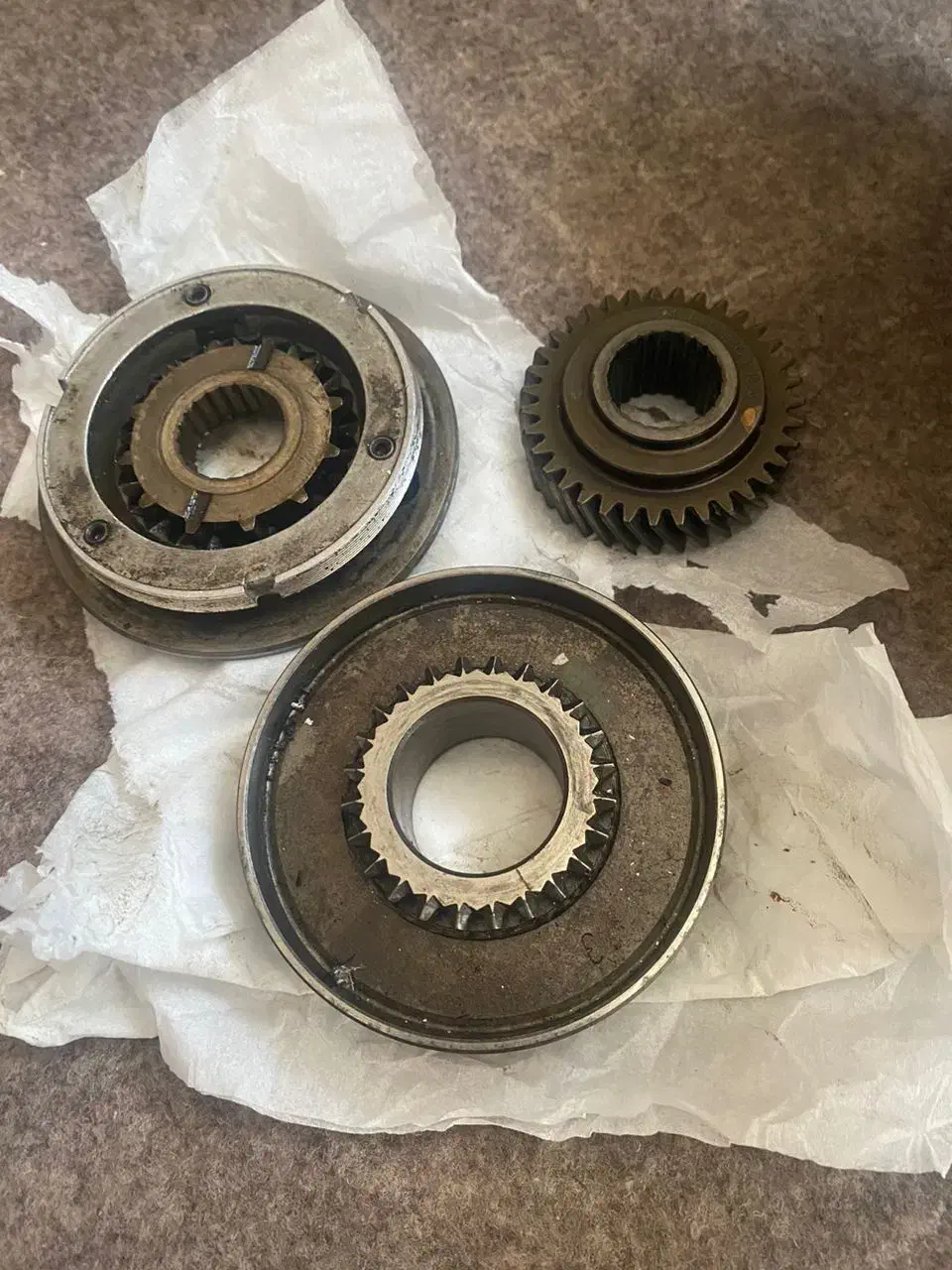 دنده ۵ و تقسیم دهنده آهنی گیربکس پارس|قطعات یدکی و لوازم جانبی|بهارستان, |دیوار