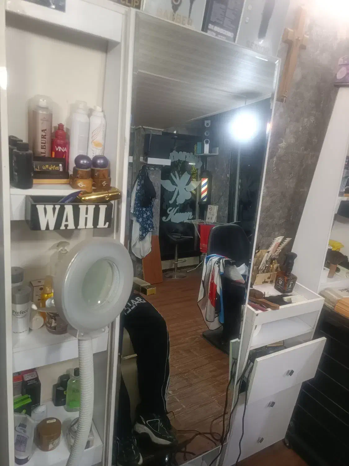 دکور آرایشگاه مردانه و سرشور در حد نو|آرایشگاه و سالن‌های زیبایی|شهریار, شهرک وائین|دیوار