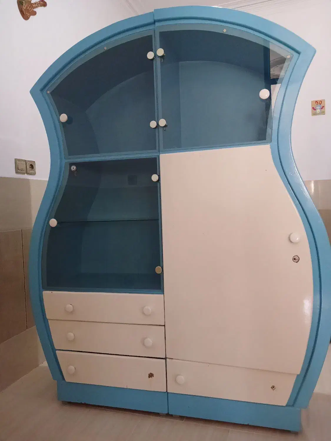 کمد و تخت و تشک در حد نو|تخت و سرویس خواب|سیرجان, |دیوار