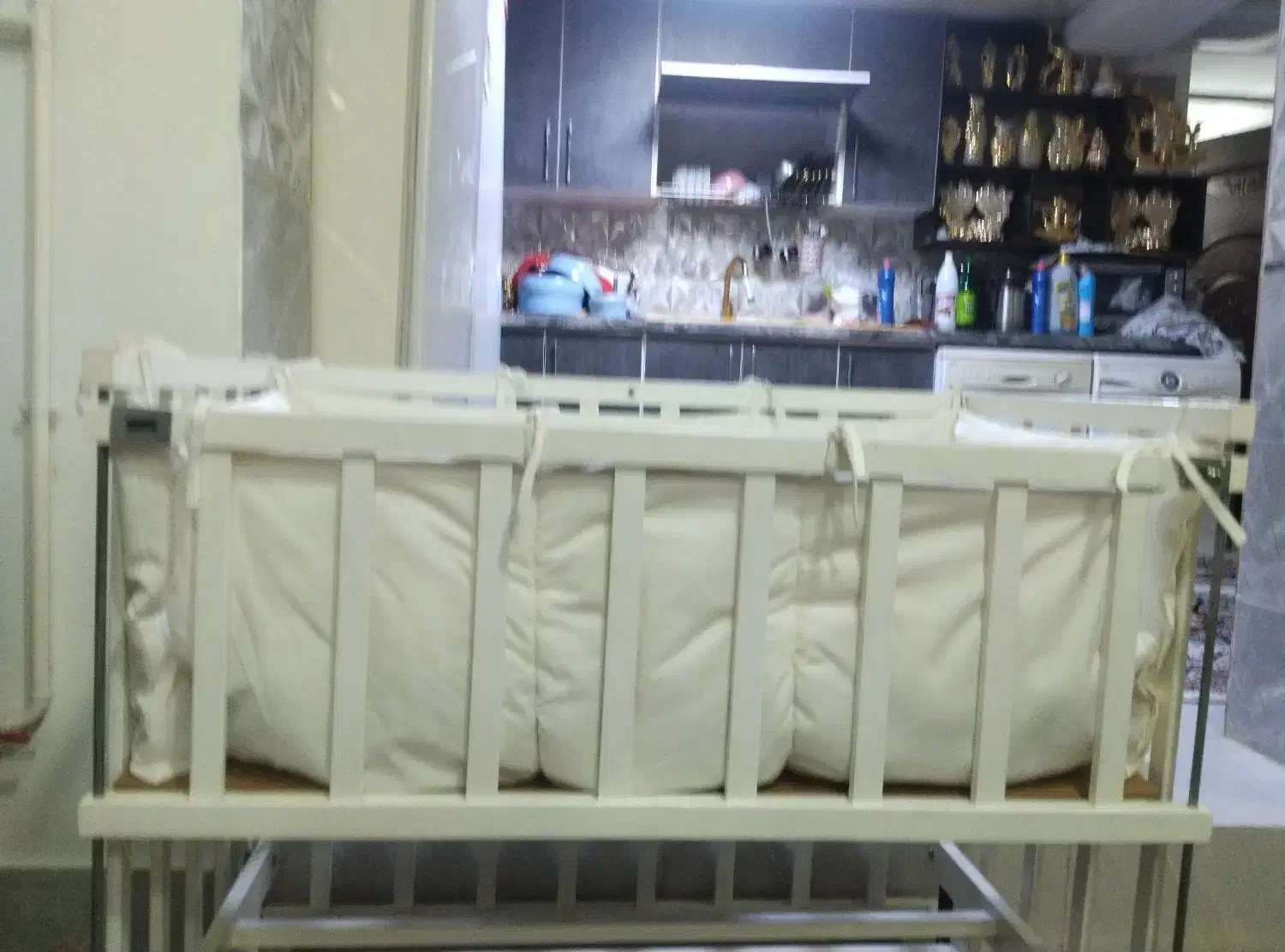 گهواره چوبی محکم ودر حد نو فقط نهصد|اسباب و اثاث بچه|سنندج, |دیوار