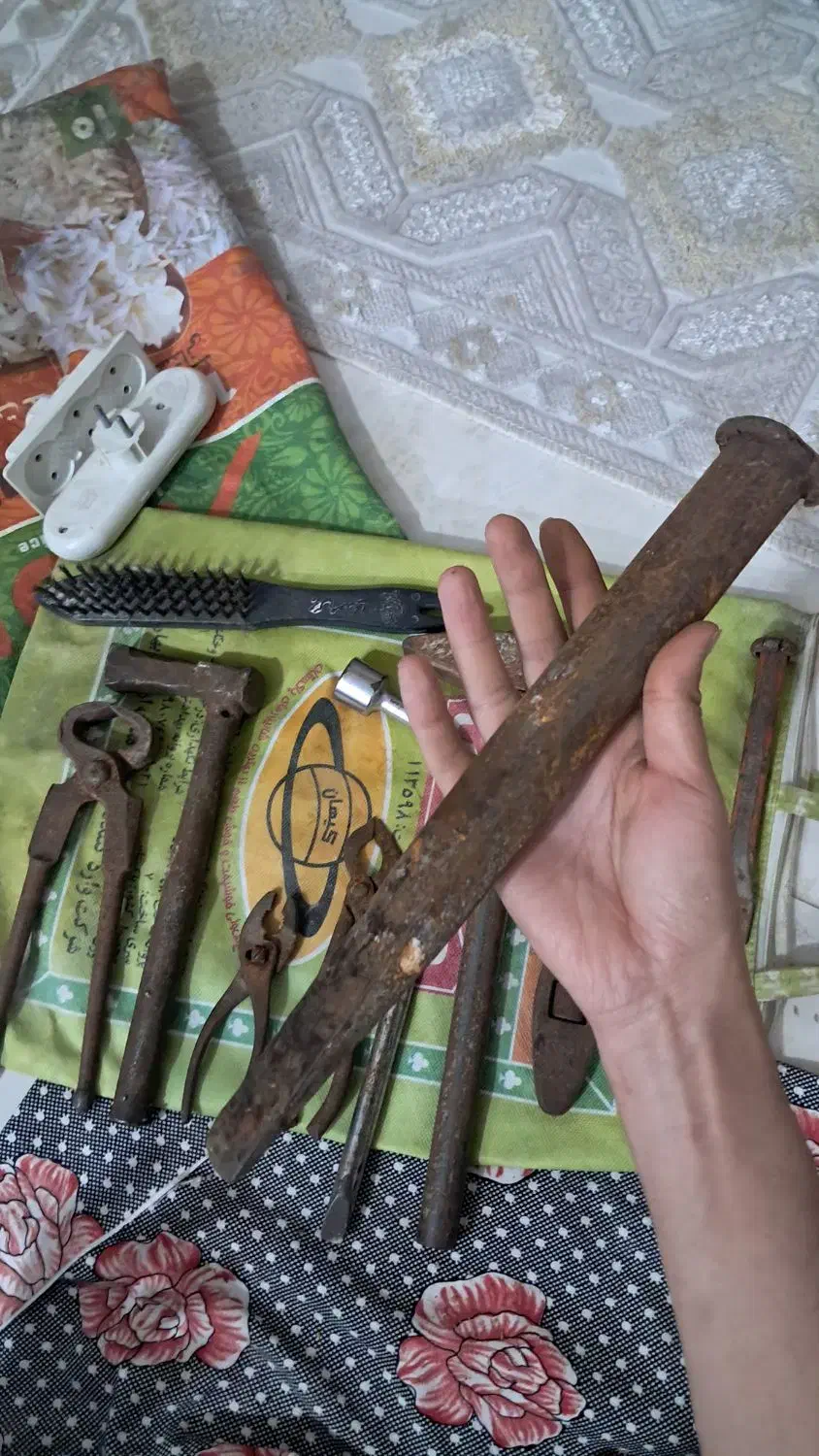 ابزارآلات و دربازکن و مثلث خطر|ابزارآلات|مشهد, رده|دیوار