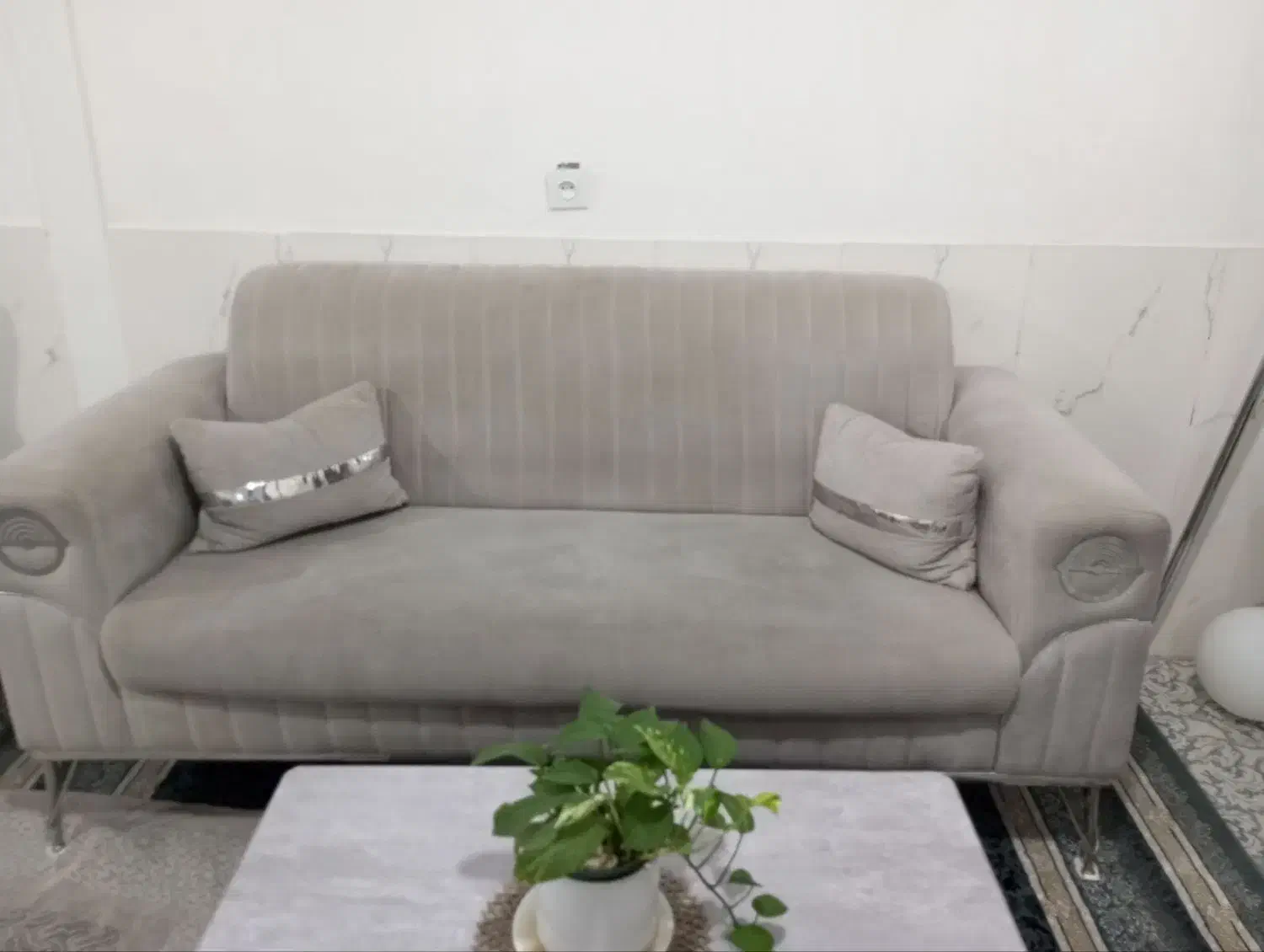 مبل ۷نفره طوسی|مبلمان خانگی و میز عسلی|باغستان, |دیوار