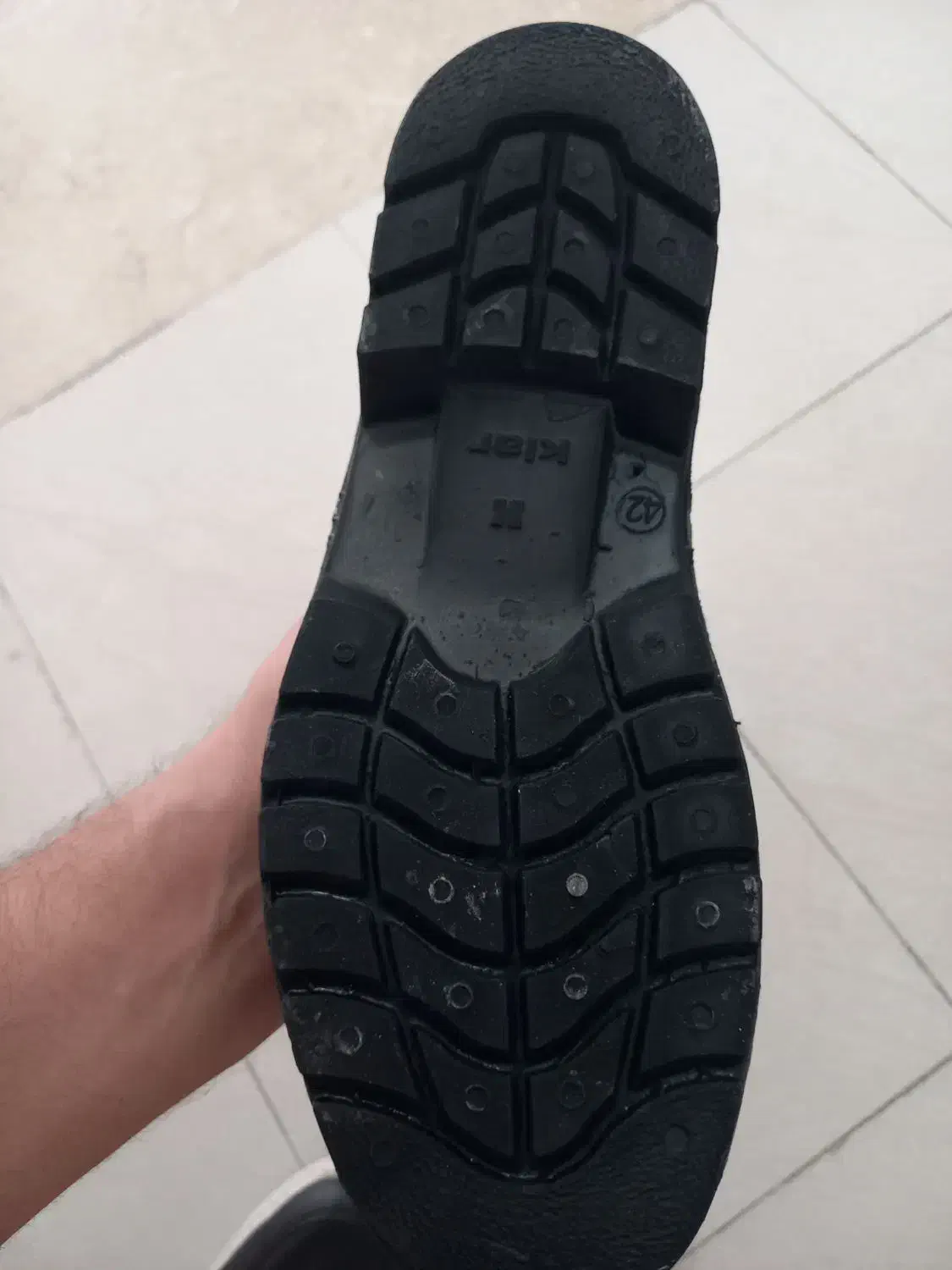 پوتین سربازی|کیف، کفش، کمربند|رشت, چمارسرا|دیوار