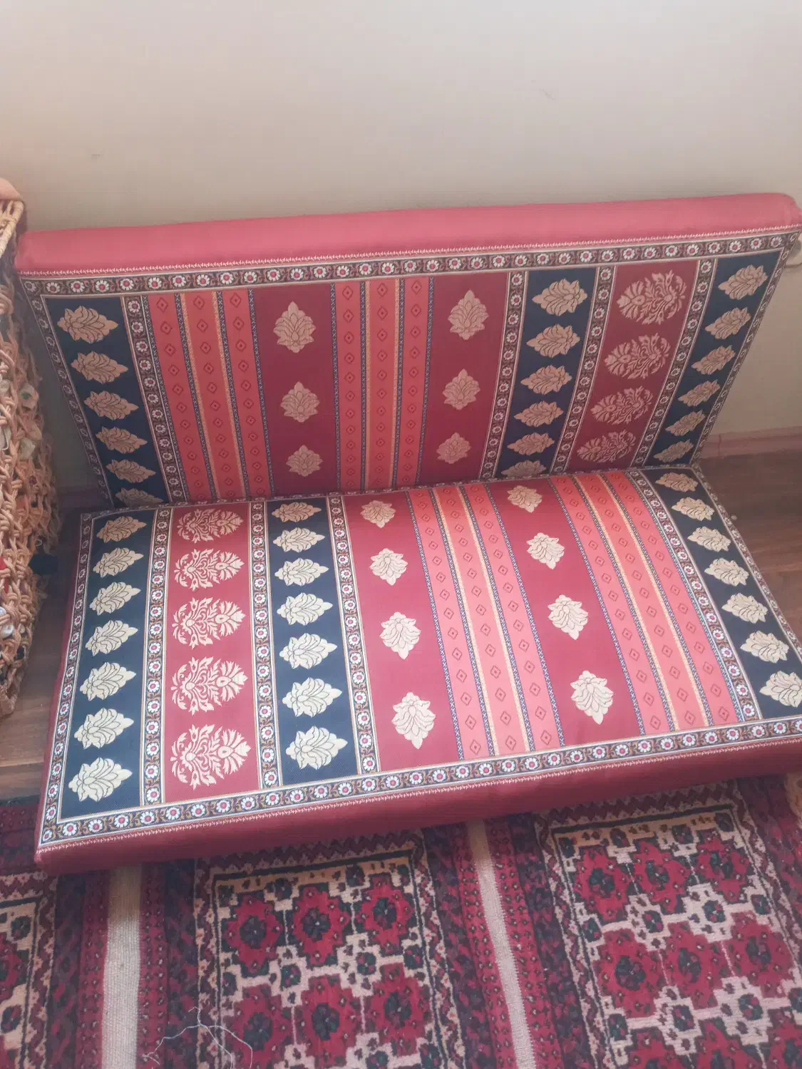 یک جفت پشتی|پشتی|پرند, فاز ۴|دیوار