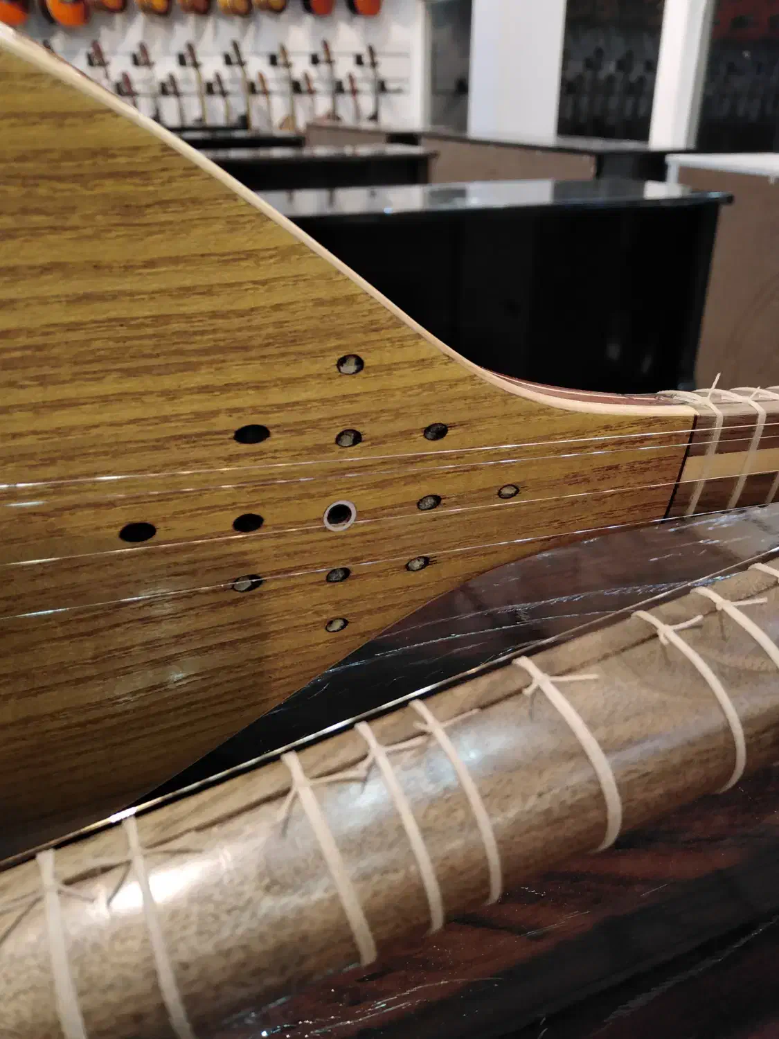 گیتار|گیتار، بیس، امپلیفایر|آمل, |دیوار