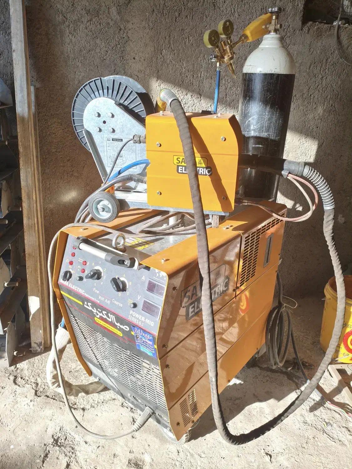 فروشی|ابزارآلات|نائین, |دیوار