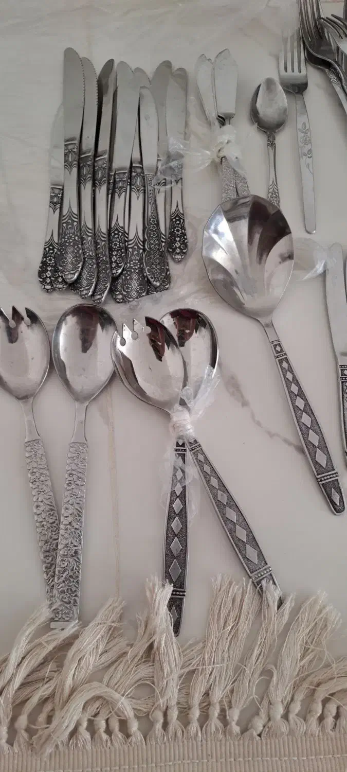 تعدادی قاشق وچنگال قاشق وچاقو|ظروف سرو و پذیرایی|شیراز, سرو|دیوار