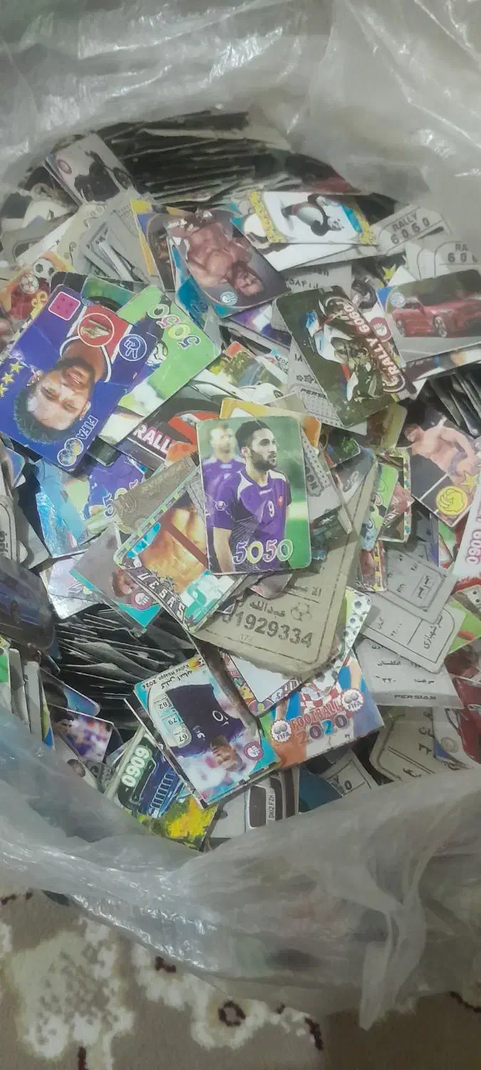 تعدادی اسباب بازی بچگانه|اسباببازی بچه|بهار, |دیوار