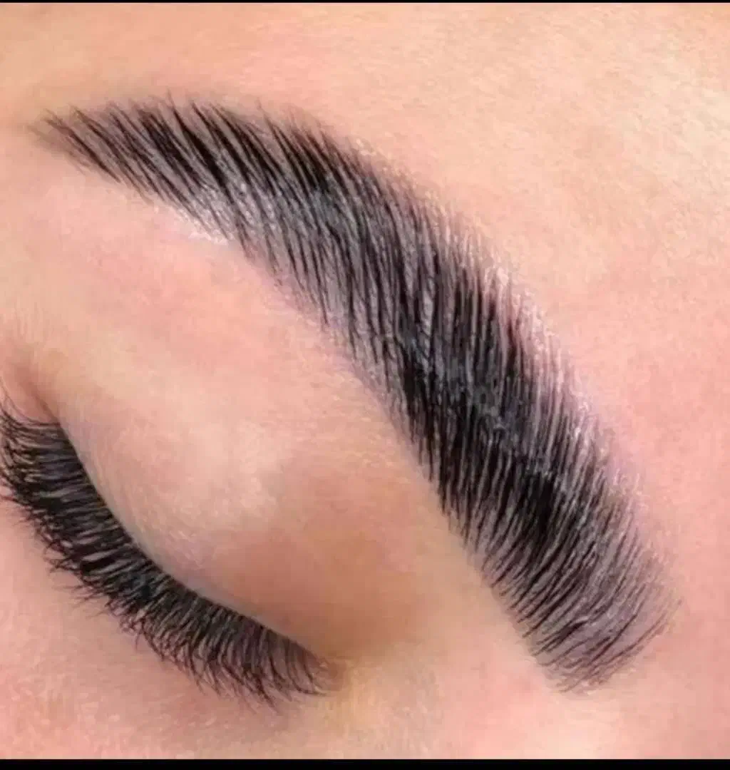 آموزش کاشت مژه و لیفت ابرو‌. رنگ‌مو بالیاژ امبر|خدمات آرایشگری و زیبایی|بروجرد, |دیوار