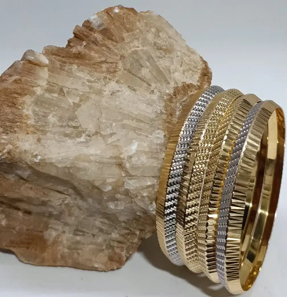 طلا دست دوم شیک و تمیز فقط ۲درصد|جواهرات|اصفهان, نقش جهان|دیوار