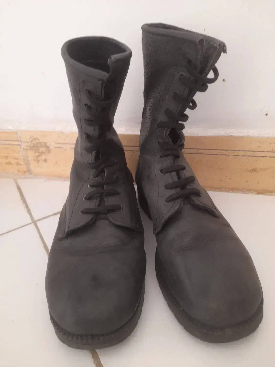 پوتین|کیف، کفش، کمربند|سرپل ذهاب, |دیوار