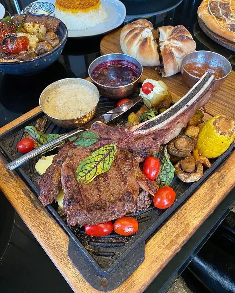 استخدام کارگرساده و ماهر در رستوران بین المللی|استخدام خدمات فروشگاه و رستوران|تهران, نیاوران|دیوار