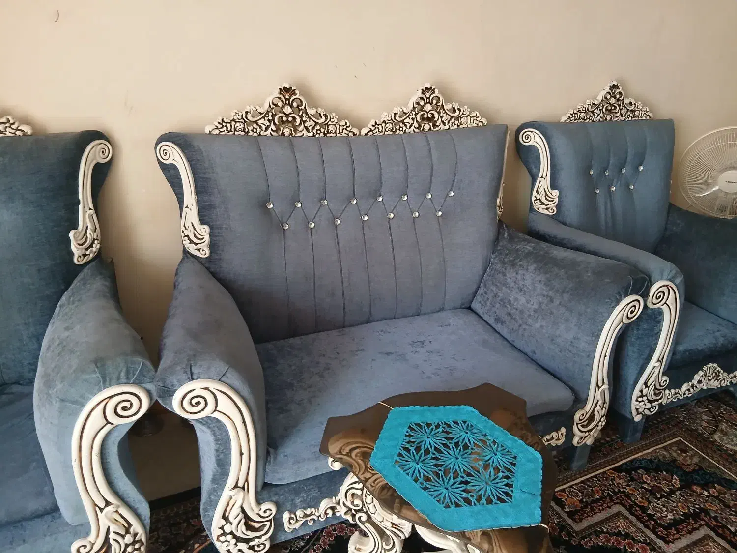 مبل ۷نفره همراه بایک میزبزرگ و دومیزعسلی|مبلمان خانگی و میز عسلی|اصفهان, خلیل آباد|دیوار