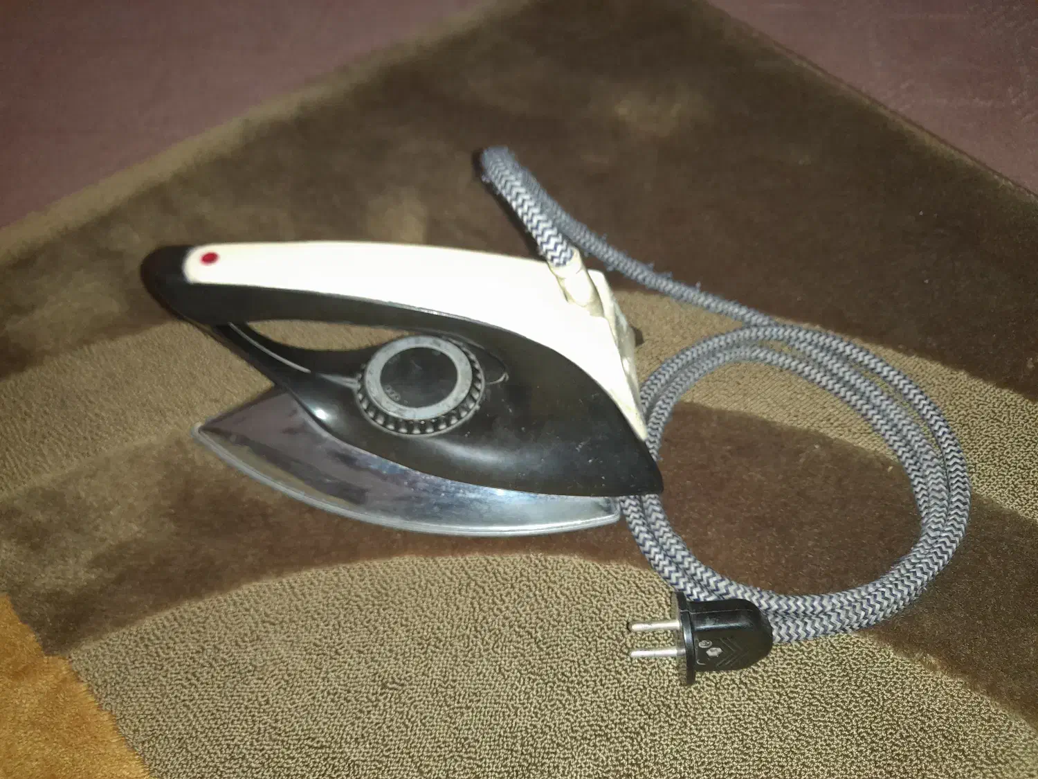 اتوی ۱۰۰۰ وات آلمانی|اتو و لوازم اتو|بابل, |دیوار