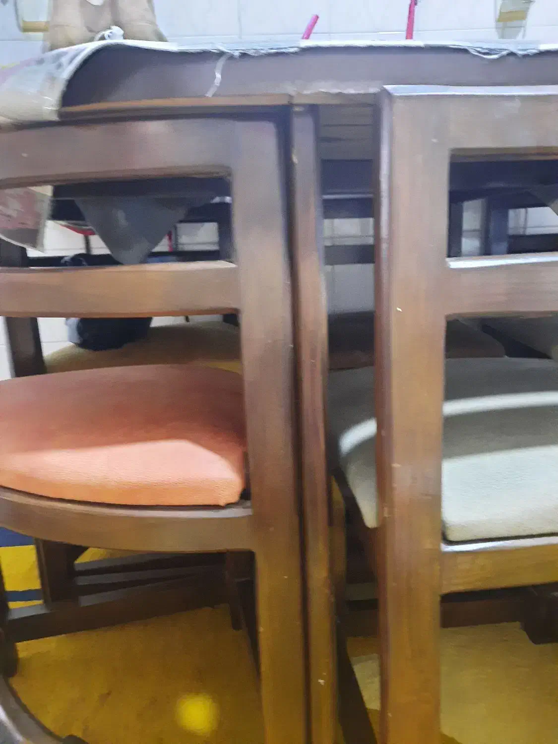 میز‌ناها‌خوری|میز و صندلی غذاخوری|شاهین‌شهر, اقبال لاهوری|دیوار