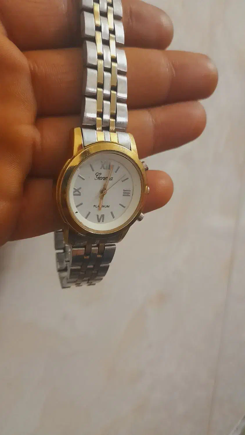 ساعت زنونه|ساعت|رباط‌کریم, رباط‌کریم|دیوار