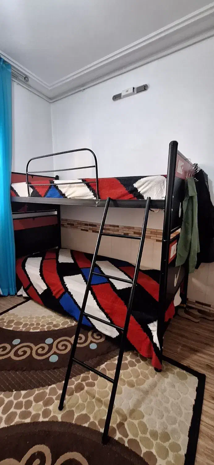 تخت دو طبقه ی نوجوان به همراه تشک سالم|تخت و سرویس خواب|خمین, |دیوار