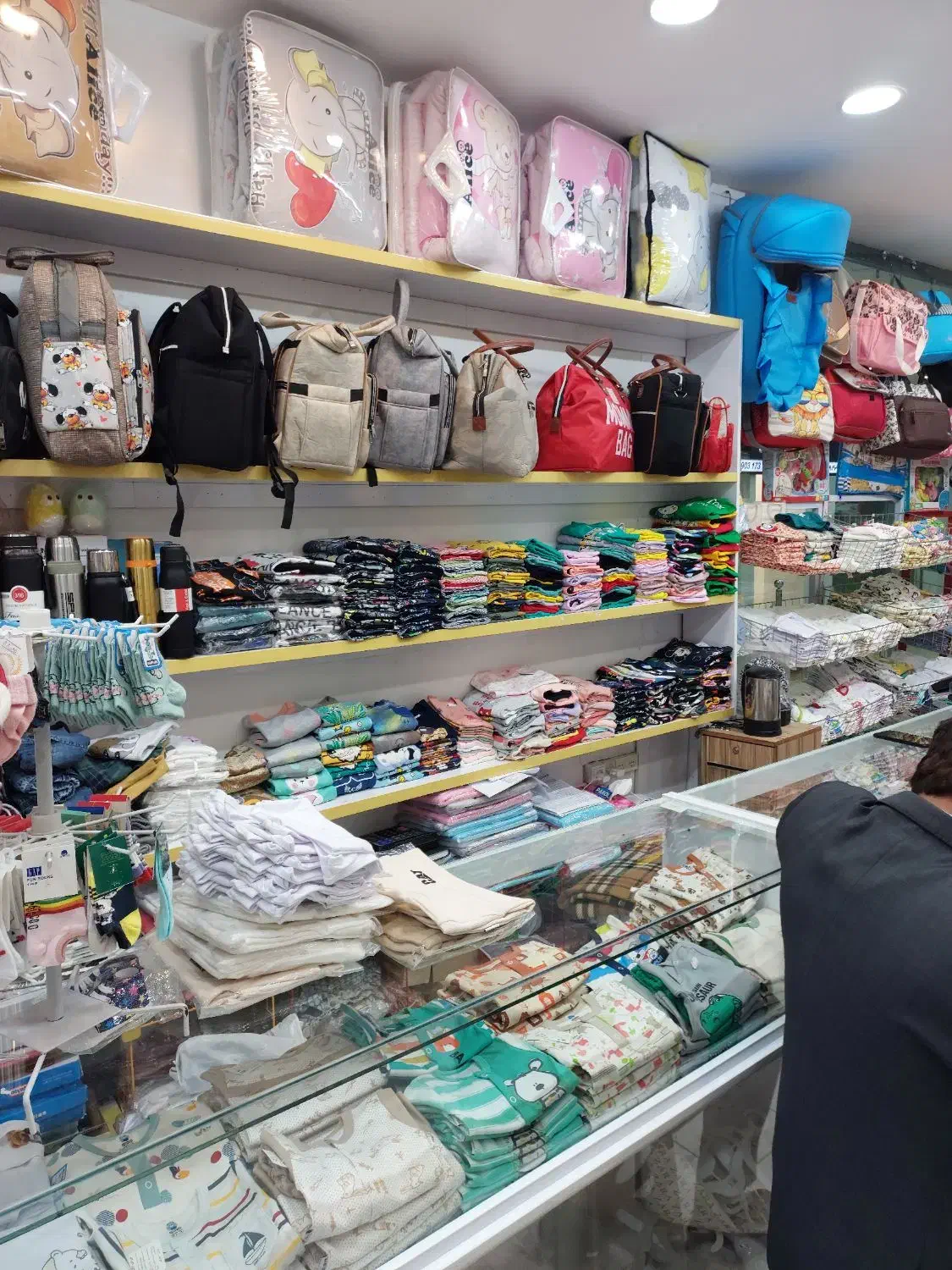 سیسمونی نوزاد ولباس کودک ونوجوان.برازجان.لباس بچه|کفش و لباس بچه|برازجان, |دیوار