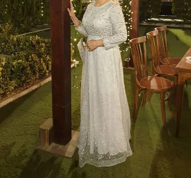 لباس شب|لباس|ری, اقدسیه|دیوار