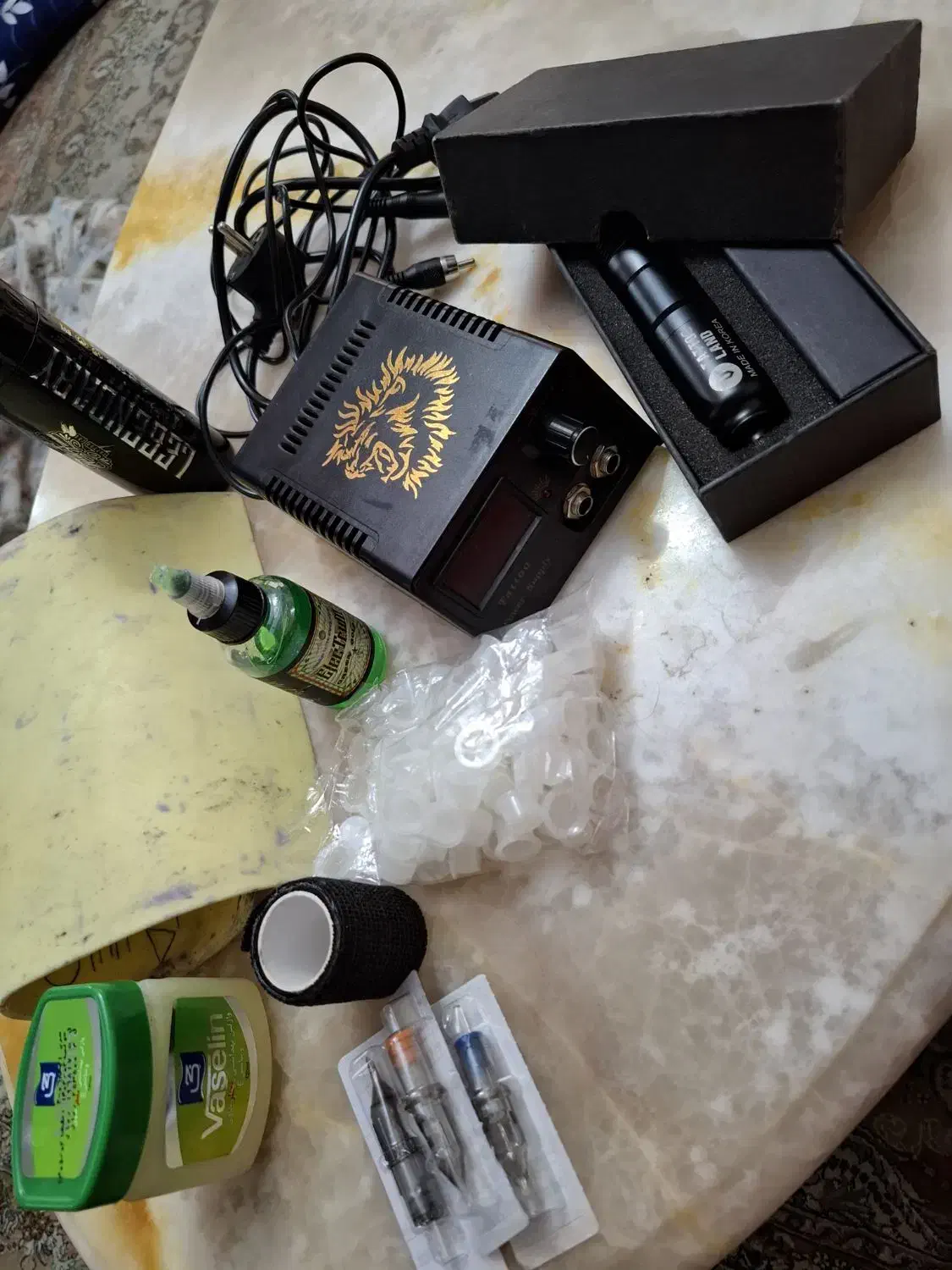 دستگاه تاتو|آرایشگاه و سالن‌های زیبایی|رشت, کوی جام جم|دیوار