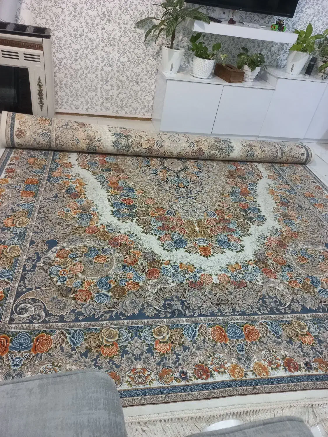 فرش طرح گلدار در حد نو|فرش|رشت, سلیمانداراب|دیوار