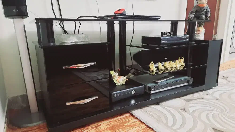 میز تی وی|میز تلویزیون|تهران, آبشار تهران (دریاچه)|دیوار