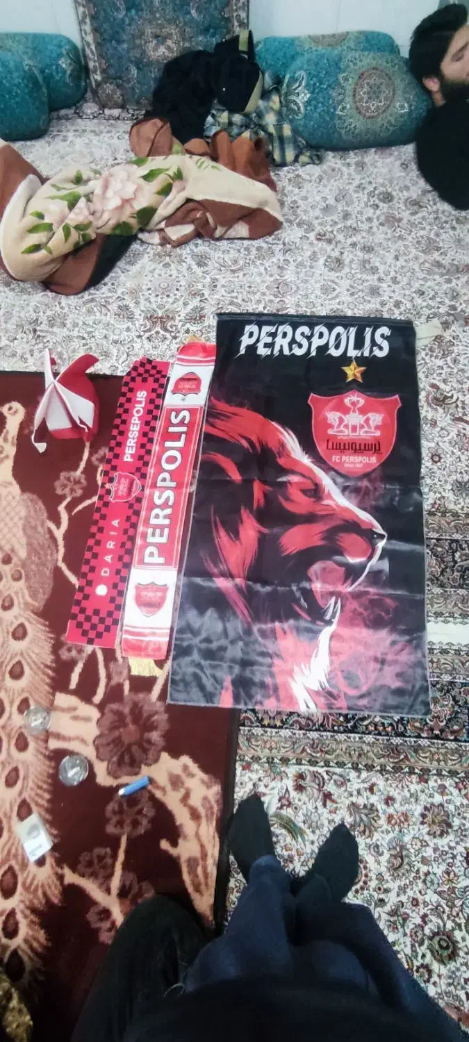شال و کلاه و پرچم پرسپولیس|تجهیزات ورزشی|قم, علی آباد سعدگان|دیوار