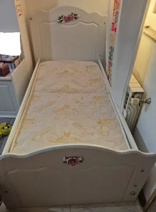 تخت،کمدویترینی و پاتختی کودک از محصولات آپادانا|تخت و صندلی بچه|نور, |دیوار