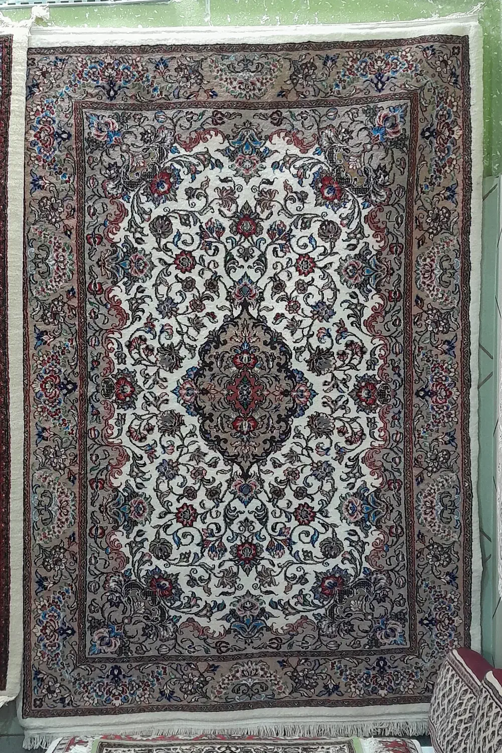 فرش دو ذرع (۳ متری)|فرش|اراک, |دیوار