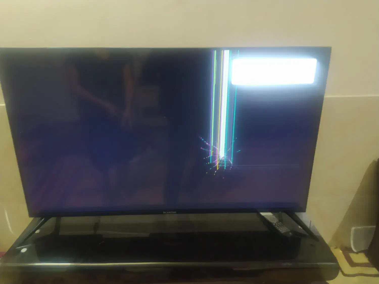 تلویزون50پنل شکسته|تلویزیون و پروژکتور|مشهد, گرجی علیا|دیوار