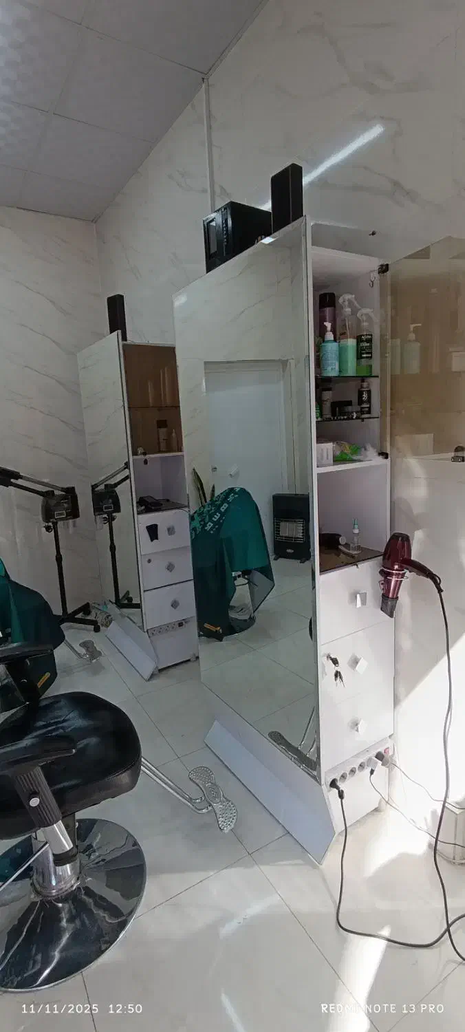 صندلی آرایشگاه دکور آرایشگاه در سپیدان|آرایشگاه و سالنهای زیبایی|سپیدان, |دیوار