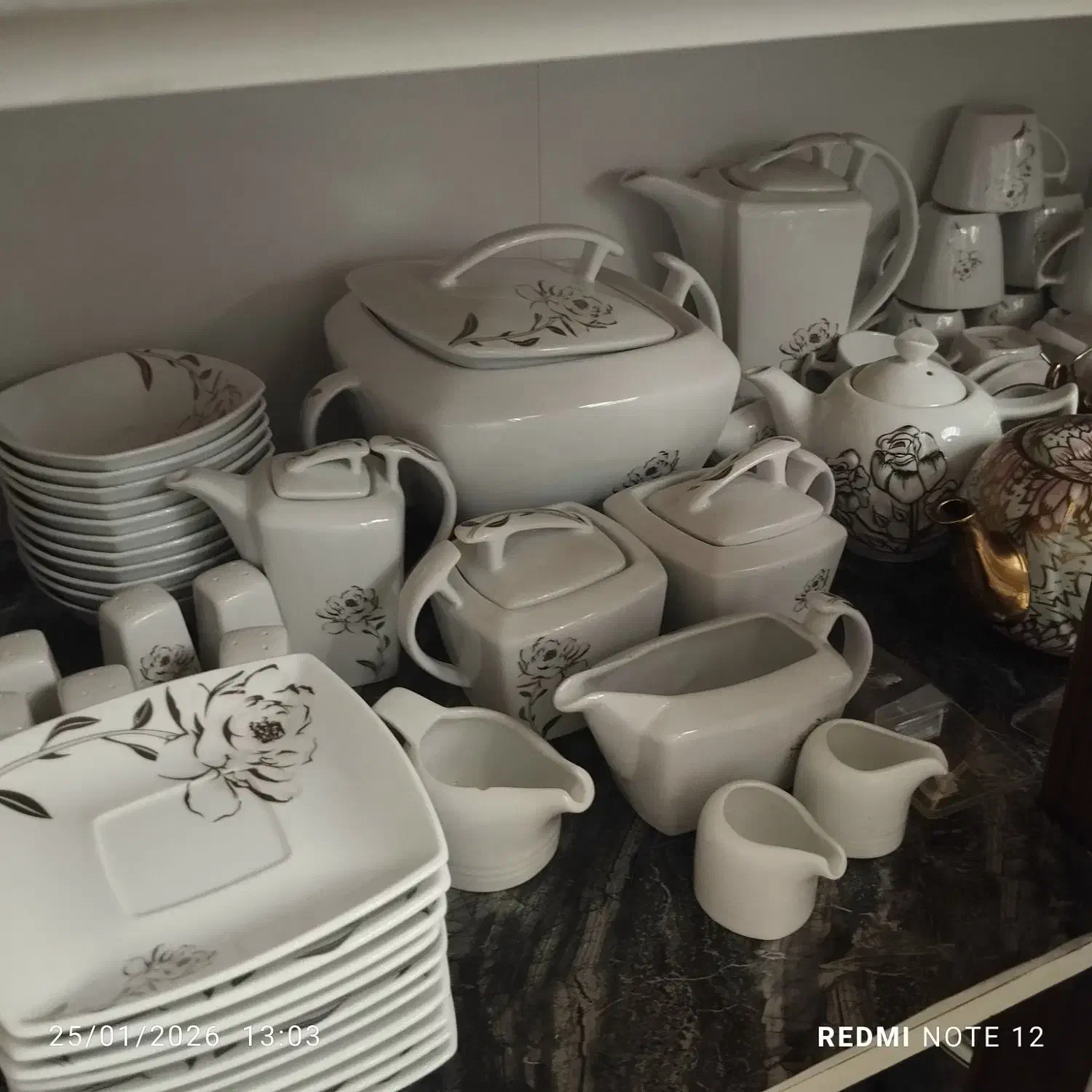 چینی 12نفره|ظروف سرو و پذیرایی|نسیمشهر, |دیوار